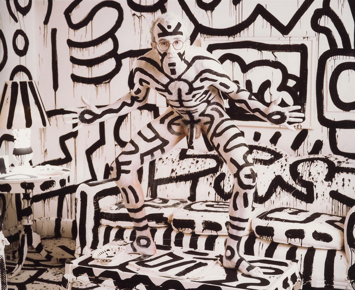 ANNIE LEIBOVITZ (1949 - )  Keith Haring, New York, 1986.
